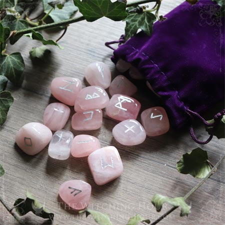 Runes en quartz rose