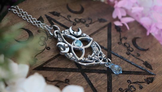 Elven triquetra necklace