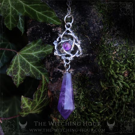 Collier pendule noeud celtique triquetra en améthyste, bijou fait main inspiré de la Wicca